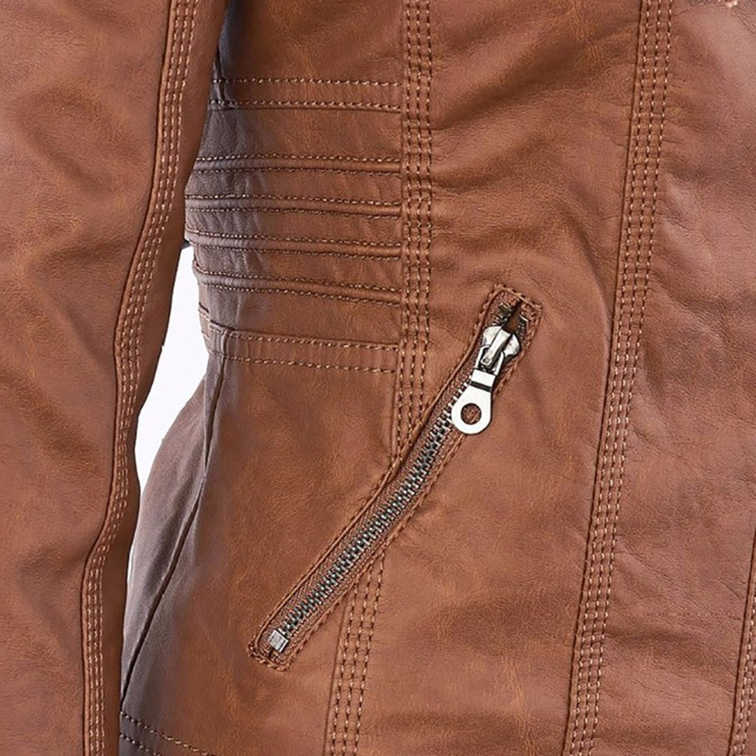 Kara | Veste motard à capuche et silhouette féminine