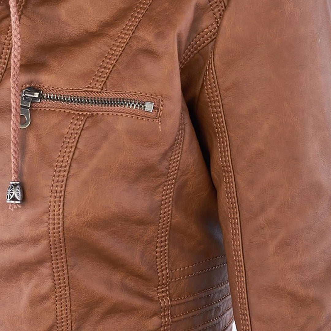 Kara | Veste motard à capuche et silhouette féminine