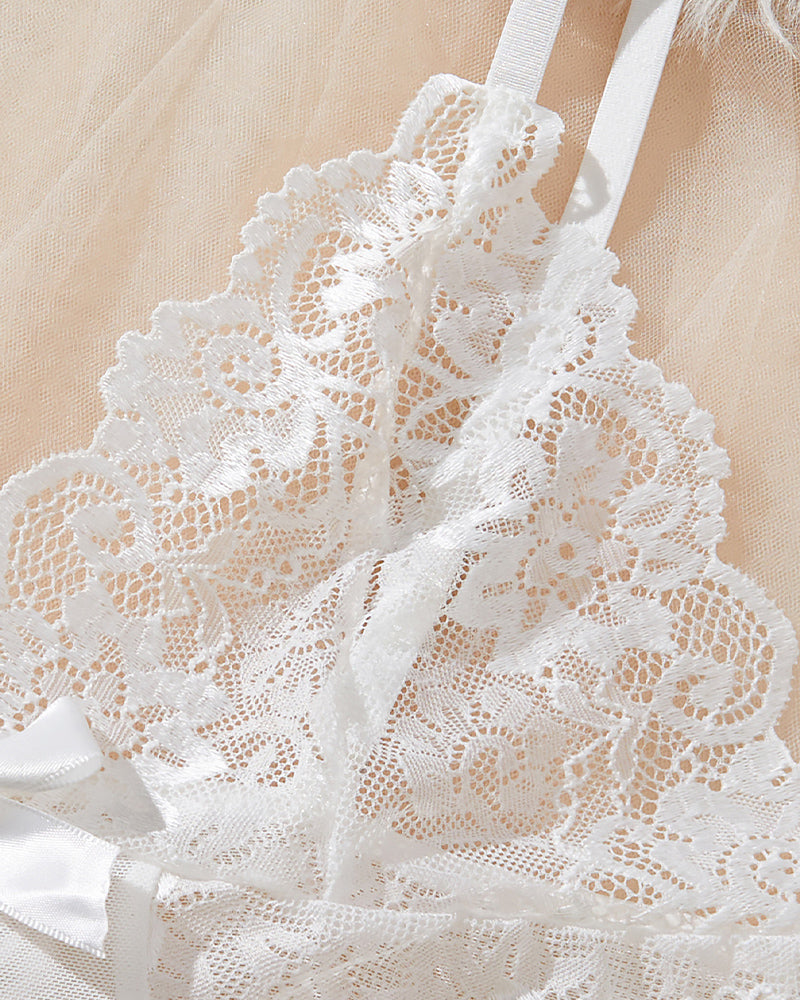 Julia™ | Sensueel nachthemd van kant met diepe V-hals en string